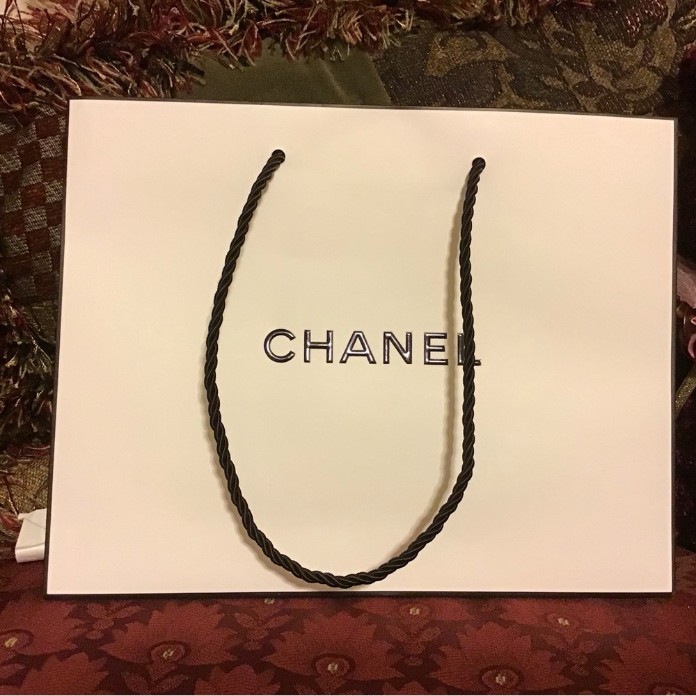CHANEL GIFT BAG NEW MEDIUM SZ AUTHENTIC